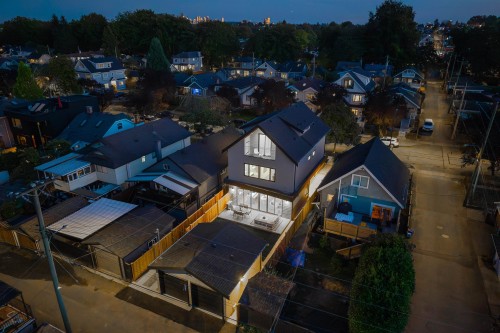 2-2435 Napier Street, Vancouver, BC 