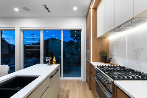 2-2435 Napier Street, Vancouver, BC 