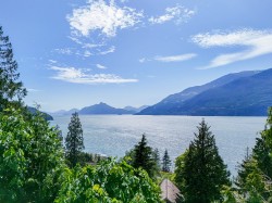 690 Shaughnessy Place  Squamish, BC V8B 1J1