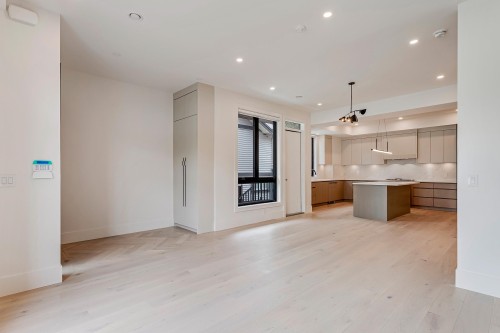 102-1038 Delestre Avenue, Coquitlam, BC 