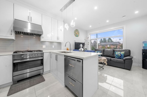 6751 Knight Street, Vancouver, BC 