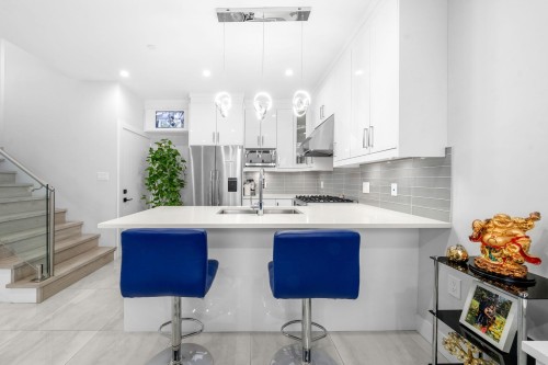 6751 Knight Street, Vancouver, BC 