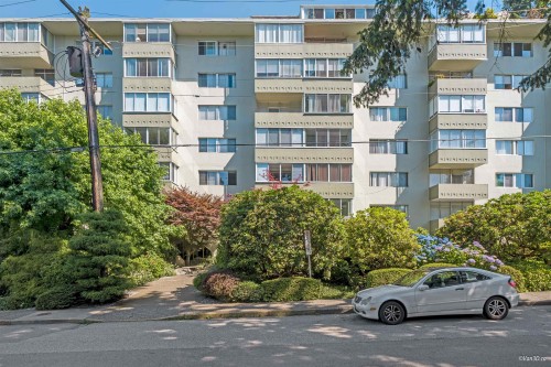 308-1425 Esquimalt Avenue  West Vancouver, BC V7T 1L1
