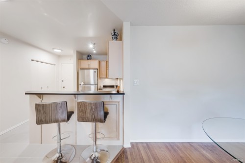 308-1425 Esquimalt Avenue, West Vancouver, BC 