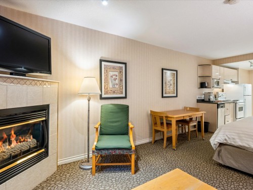 215-4319 Main Street, Whistler, BC 