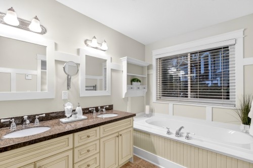 3960 Robin Place, Port Coquitlam, BC 