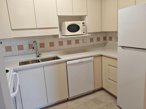 807-8246 Lansdowne Road, Richmond, BC 