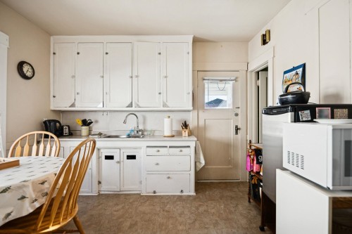 2258 Kitchener Street, Vancouver, BC 