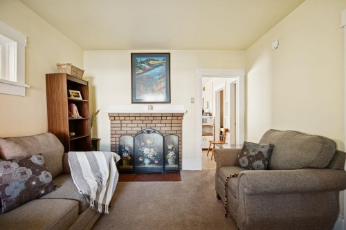 2258 Kitchener Street, Vancouver, BC 