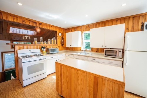 22 Brighton Beach, North Vancouver, BC 