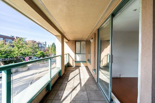 211-223 Mountain Highway, North Vancouver, BC 