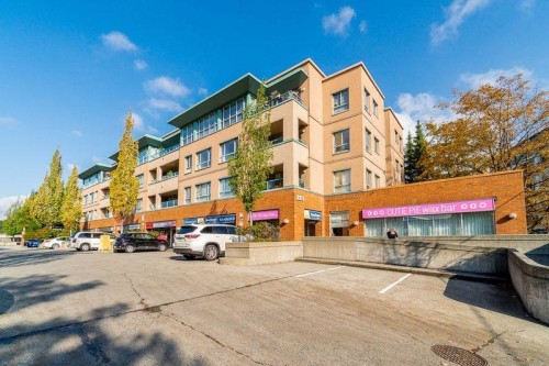 211-223 Mountain Highway, North Vancouver, BC 