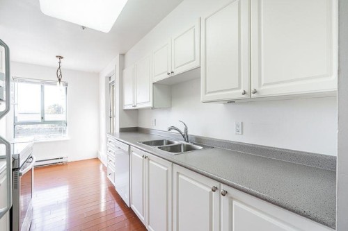 211-223 Mountain Highway, North Vancouver, BC 