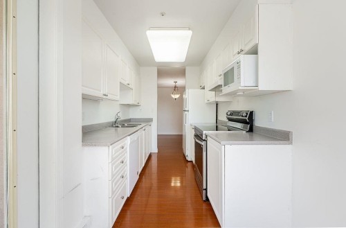 211-223 Mountain Highway, North Vancouver, BC 