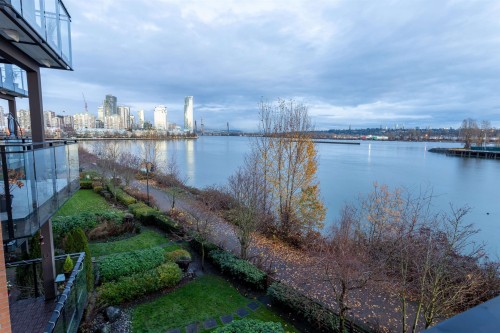 309-220 Salter Street, New Westminster, BC 