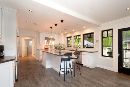 1050 11Th Street, West Vancouver, BC 