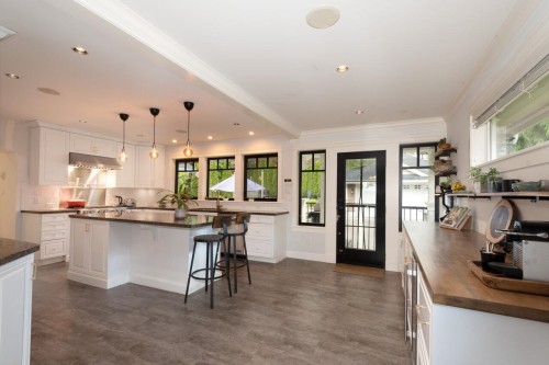 1050 11Th Street, West Vancouver, BC 