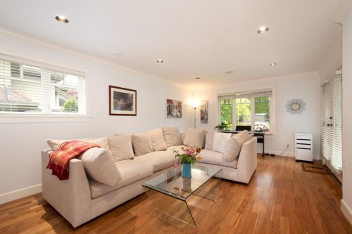 1050 11Th Street, West Vancouver, BC 