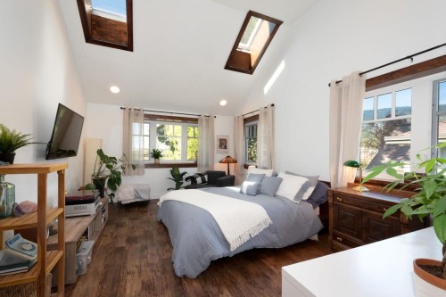 1050 11Th Street, West Vancouver, BC 