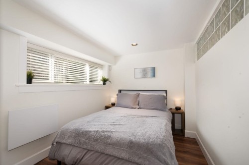 1050 11Th Street, West Vancouver, BC 