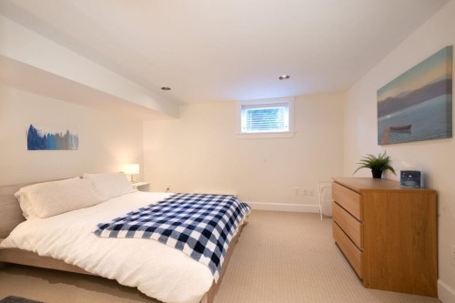 1050 11Th Street, West Vancouver, BC 