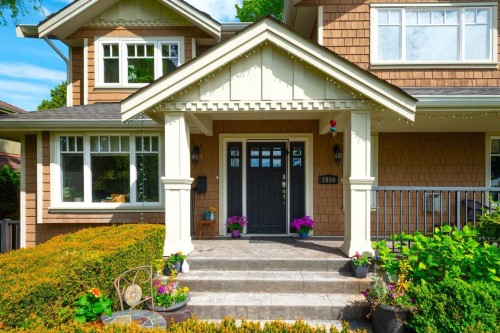 1050 11Th Street, West Vancouver, BC 
