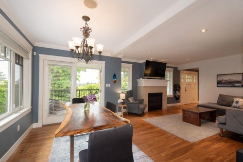 1050 11Th Street, West Vancouver, BC 