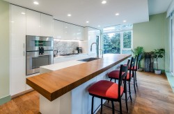 7428 Alberta Street  Vancouver, BC V5Y 2Z8