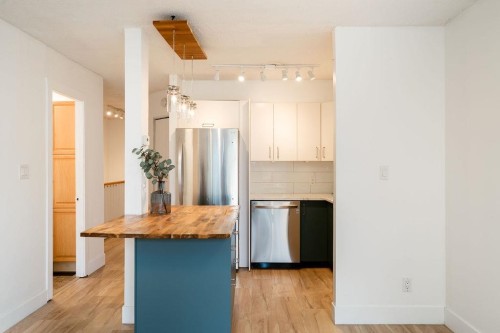 1009 Clarke Road  Port Moody, BC V3H 1M3