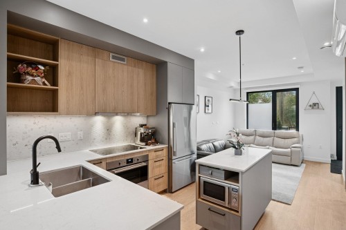 202-606 Foster Avenue, Coquitlam, BC 