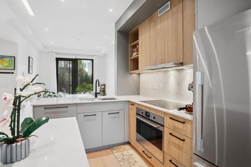 202-606 Foster Avenue, Coquitlam, BC 