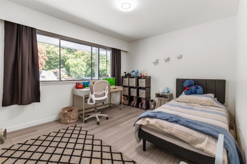 1895 Rosebery Avenue, West Vancouver, BC 