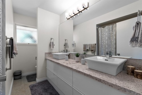 1895 Rosebery Avenue, West Vancouver, BC 