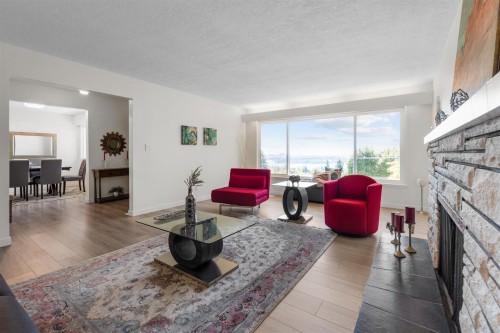 1895 Rosebery Avenue, West Vancouver, BC 