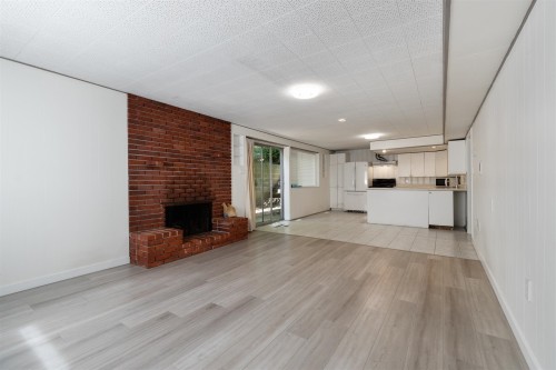 1895 Rosebery Avenue, West Vancouver, BC 