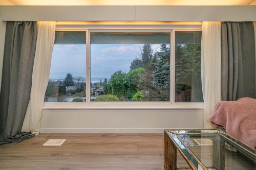 1895 Rosebery Avenue, West Vancouver, BC 