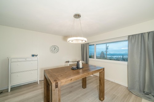 1895 Rosebery Avenue, West Vancouver, BC 