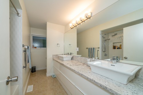 1895 Rosebery Avenue, West Vancouver, BC 