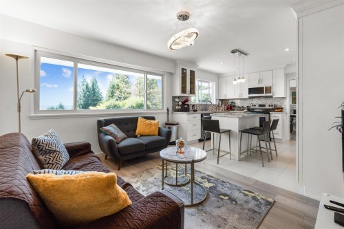 1895 Rosebery Avenue, West Vancouver, BC 