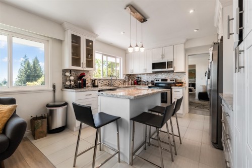 1895 Rosebery Avenue, West Vancouver, BC 