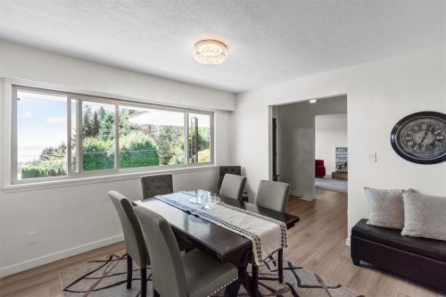 1895 Rosebery Avenue, West Vancouver, BC 