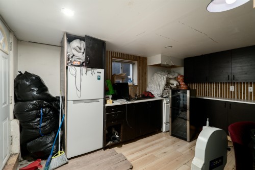 2715 16Th Avenue W, Vancouver, BC 