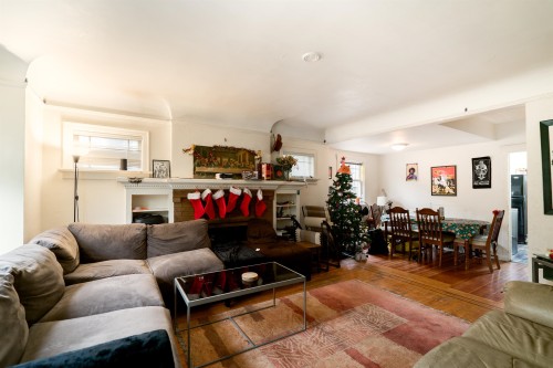 2715 16Th Avenue W, Vancouver, BC 