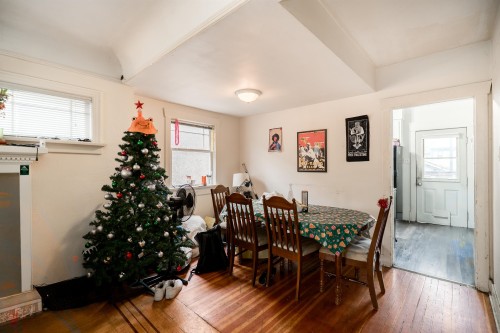 2715 16Th Avenue W, Vancouver, BC 