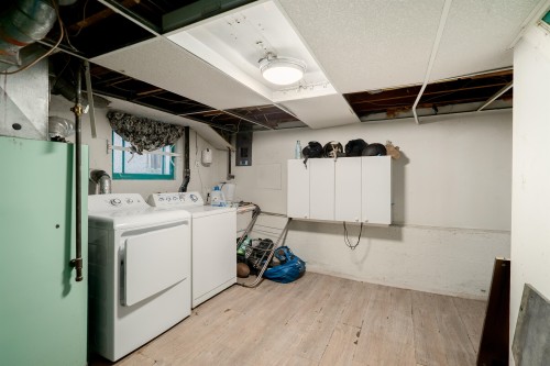 2715 16Th Avenue W, Vancouver, BC 