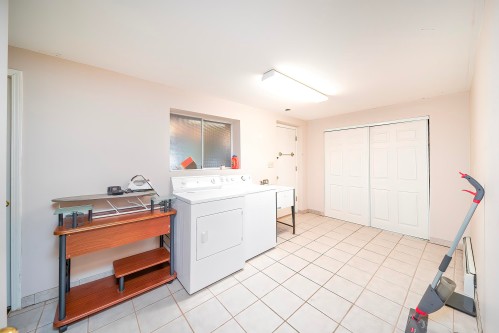 951 Everett Crescent, Burnaby, BC 