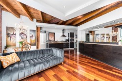 302-55 Cordova Street E Vancouver, BC V6A 0A5