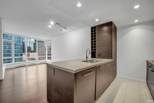 1002-833 Homer Street, Vancouver, BC 