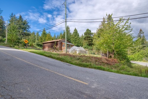 7712 Fawn Road, Halfmoon Bay, BC 
