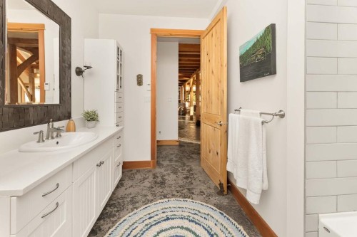 3387 Beach Avenue, Roberts Creek, BC 